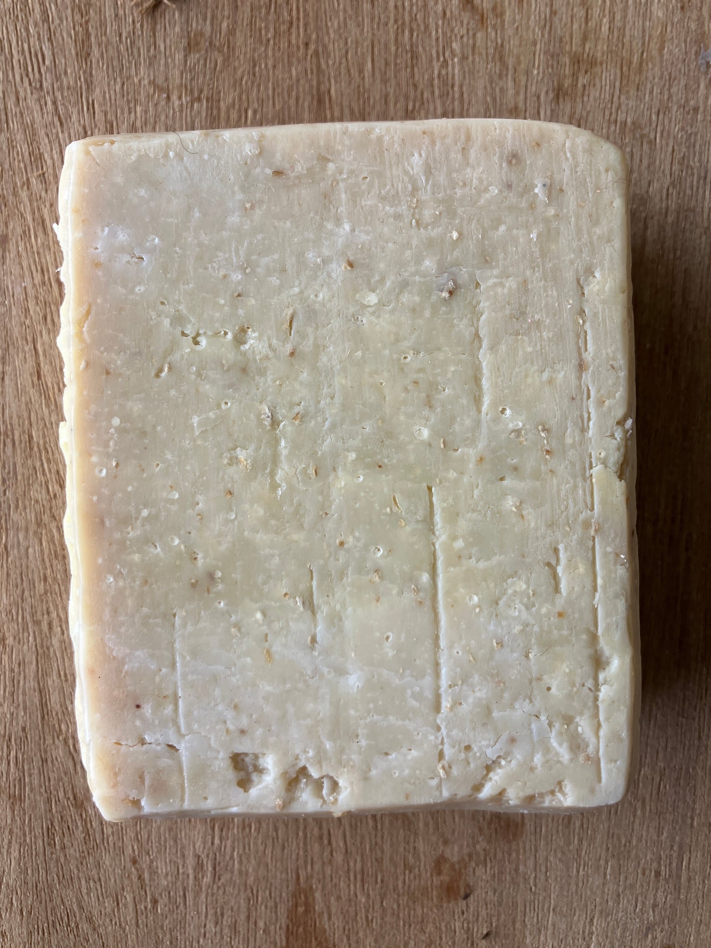 HONEY, OAT & VANILLA BEAN SOAP BAR. 120g