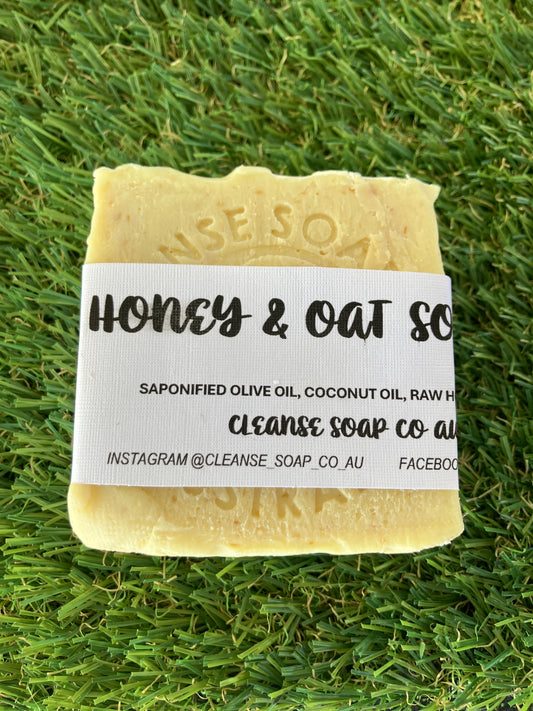 HONEY, OAT & VANILLA BEAN SOAP BAR. 120g